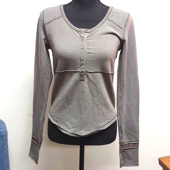 Free People Tops - free people movement Top with 1/3 button up and some mesh backing Size Medium